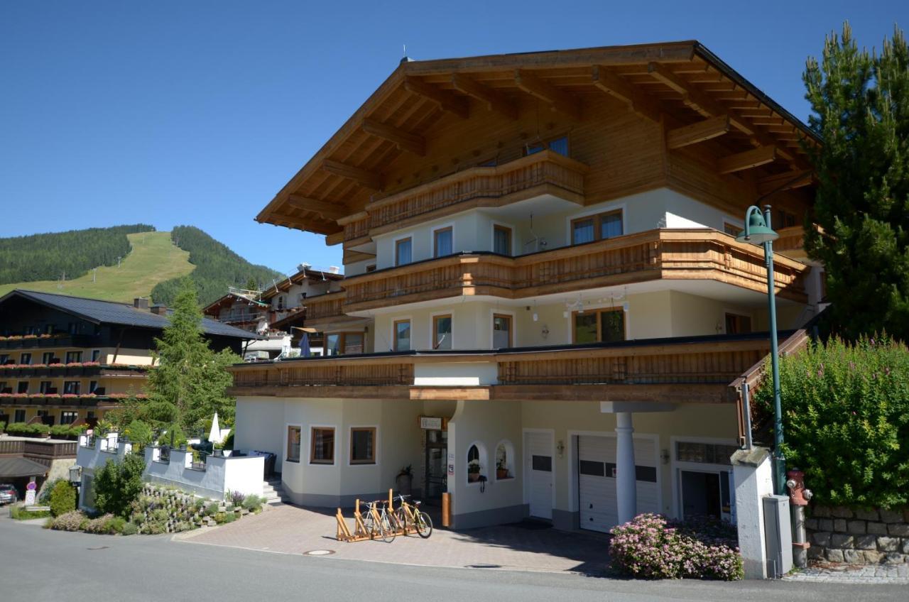Landhaus Andrea Saalbach ภายนอก รูปภาพ